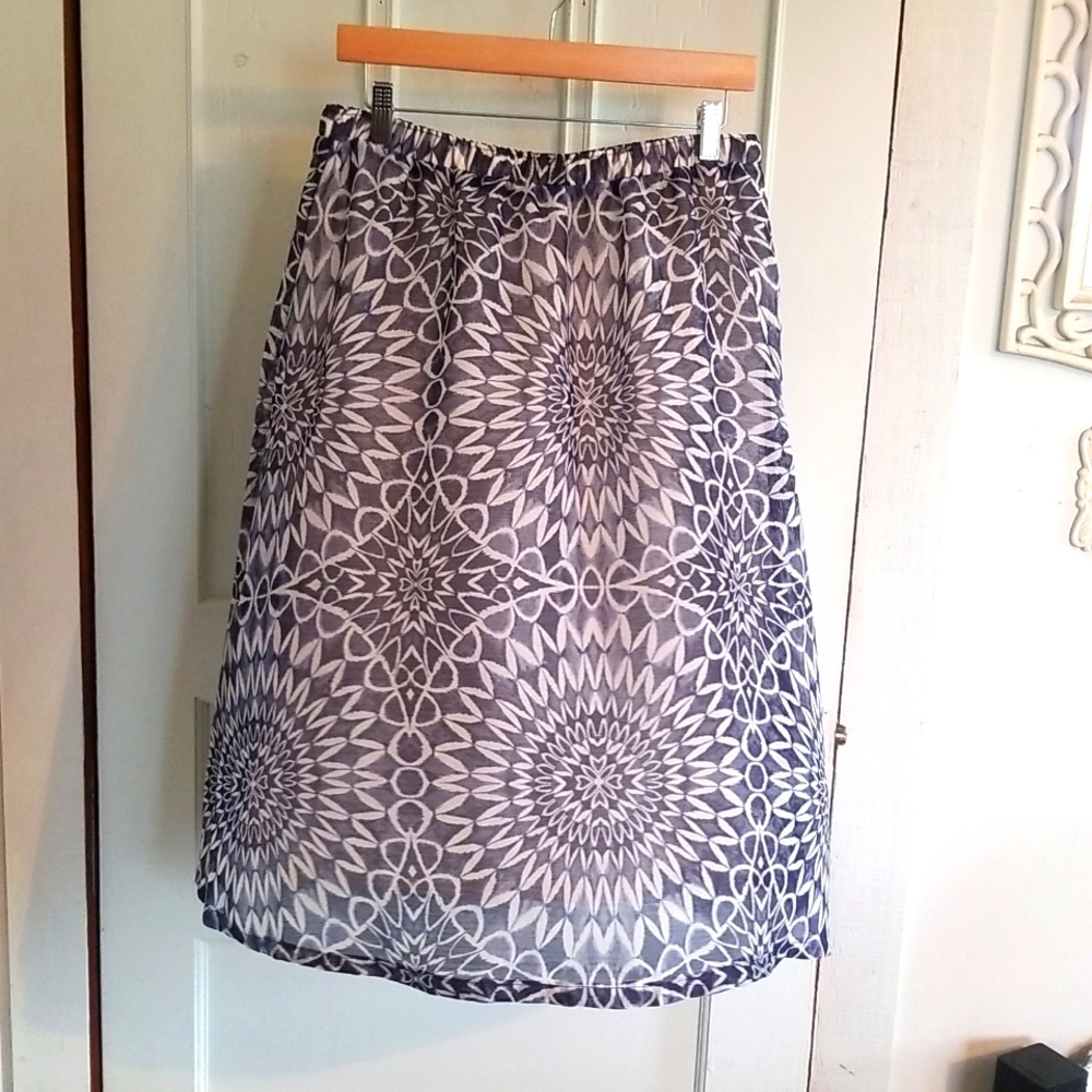 Women's Gap flowy sheer skirt size small